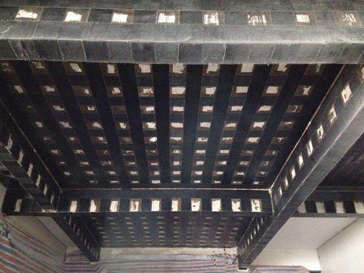 建筑老化損壞，連樓板也出現(xiàn)問(wèn)題，可選擇碳纖維布進(jìn)行建筑加固