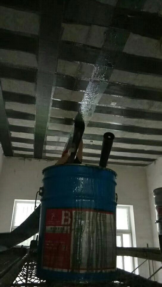 屋頂漏雨，為何不用丙綸而用碳纖維布加固？
