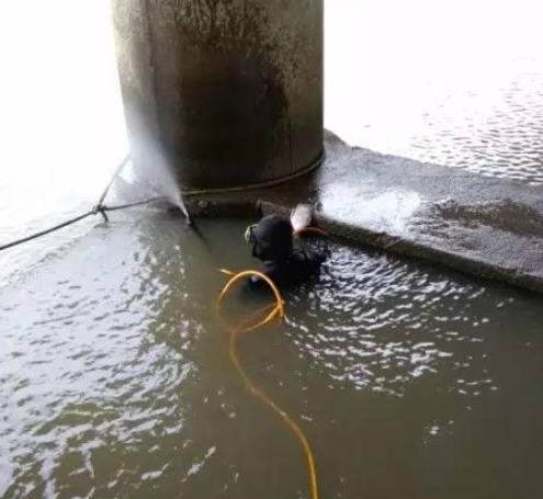 水下超級英雄碳纖維布，加固海洋建筑的隱形力量